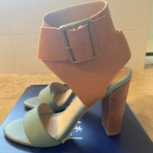 NWT Splendid Jayla heel in Denim Tan, size 7